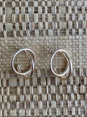 Reitmans Gold Tone Interlocking Loop Stud Earrings